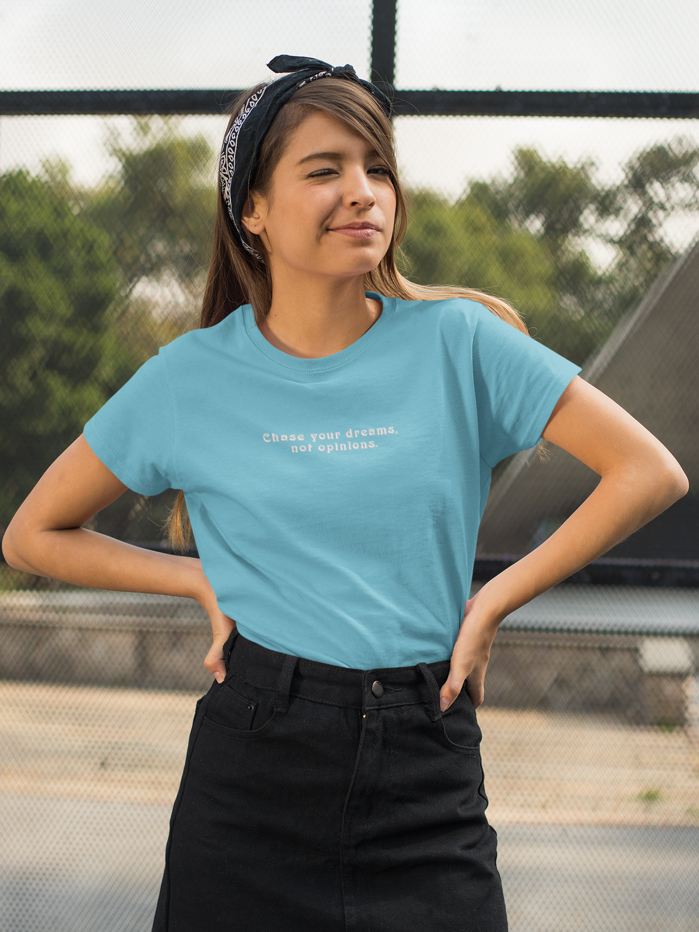 Chase your dreams, not opinions Tees Celeste - Diseño Bordado - HOODVANA